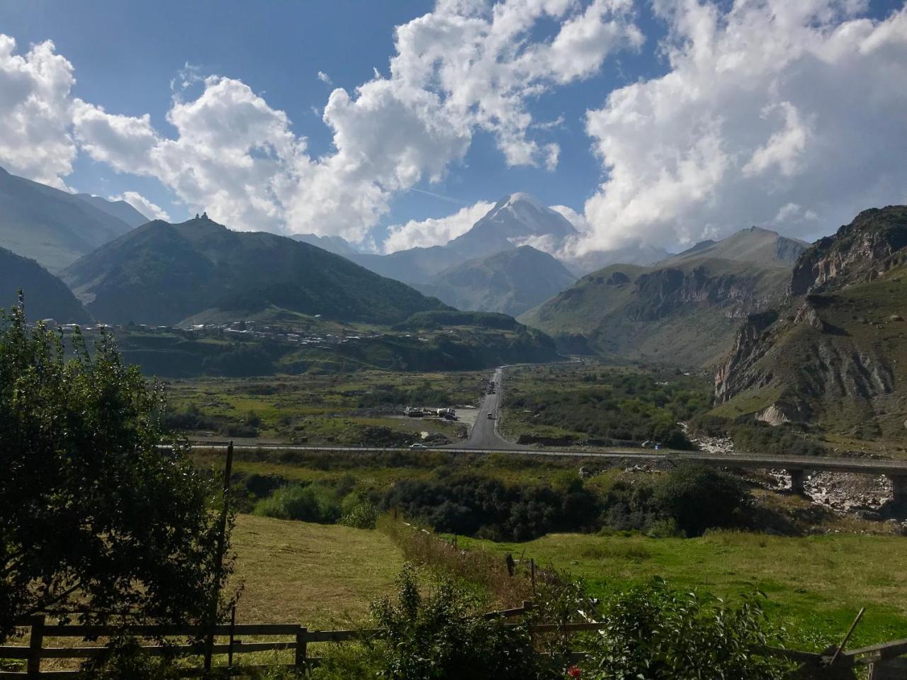 Riverside Kazbegi Eksteriør bilde