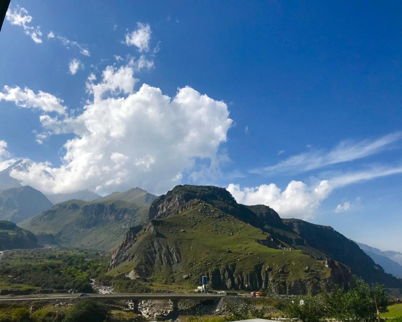 Riverside Kazbegi Eksteriør bilde